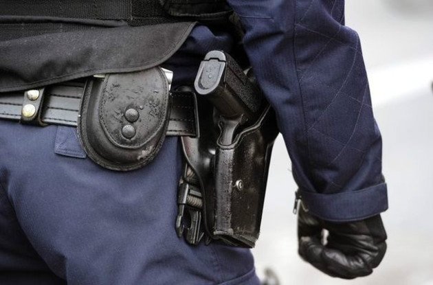 316811_un-policier-arme-630x0-1