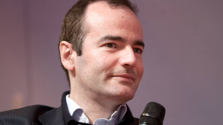 franck-ferrand-20100329-salon-du-livre-de-paris-3-845x475-1