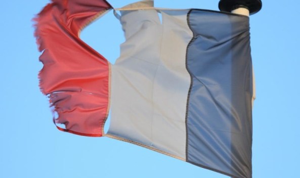 drapeau-franc3a7ais-dc3a9chirc3a9-800x475-1
