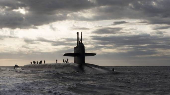 submarine-kings-bay-georgia-boat-sky-clouds-sailors-topside-1352873jpgd-845x475-1