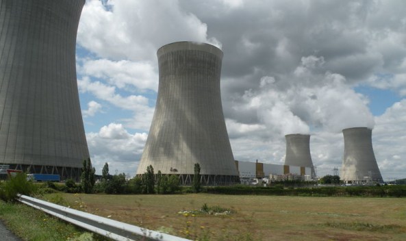 800px-dampierre-en-burly_-_centrale_nuclc3a9aire-800x475-1-1