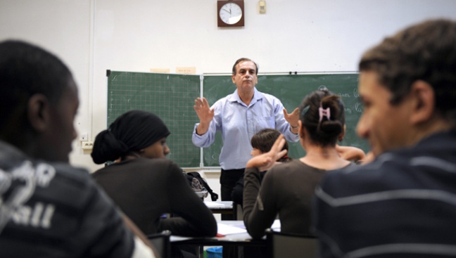 648x415_eleves-confession-musulmane-assistent-cours-philosophie-9-octobre-2009-college-prive-catholique-saint-mauront-marseille