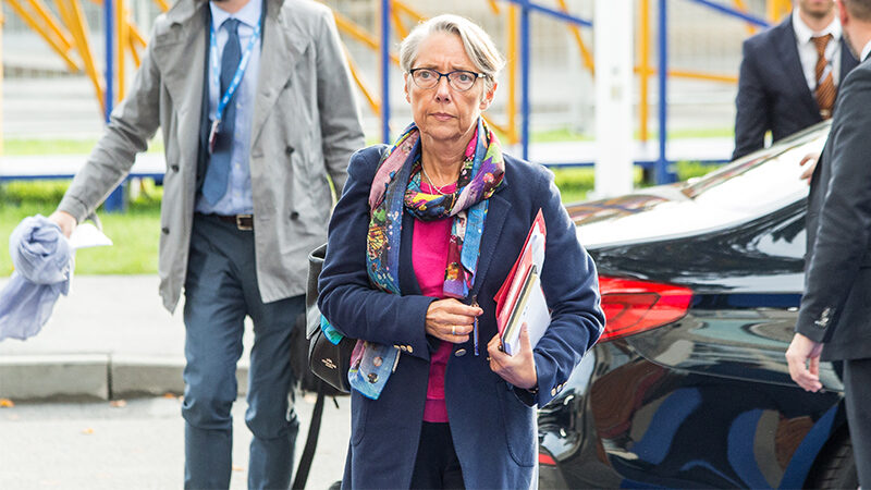 nouveau-premier-feministre-quand-la-flagornerie-depasse-les-bornes-800x450-1