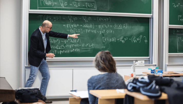 professeur-1-839x475-1