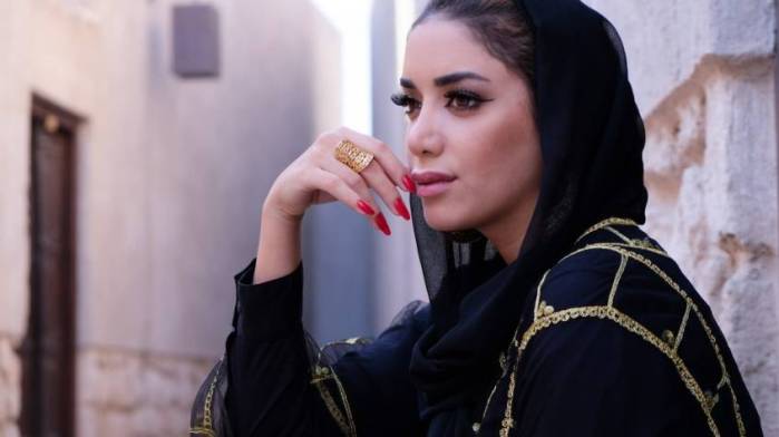 daytime-facial-expression-fashion-fashionable-fingernails-girl-headscarf-jewelry-1522461-845x475-1