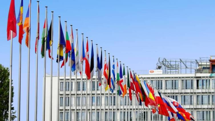 flags-europe-eu-flag-european-blow-country-europe-palace-536344-845x475-1