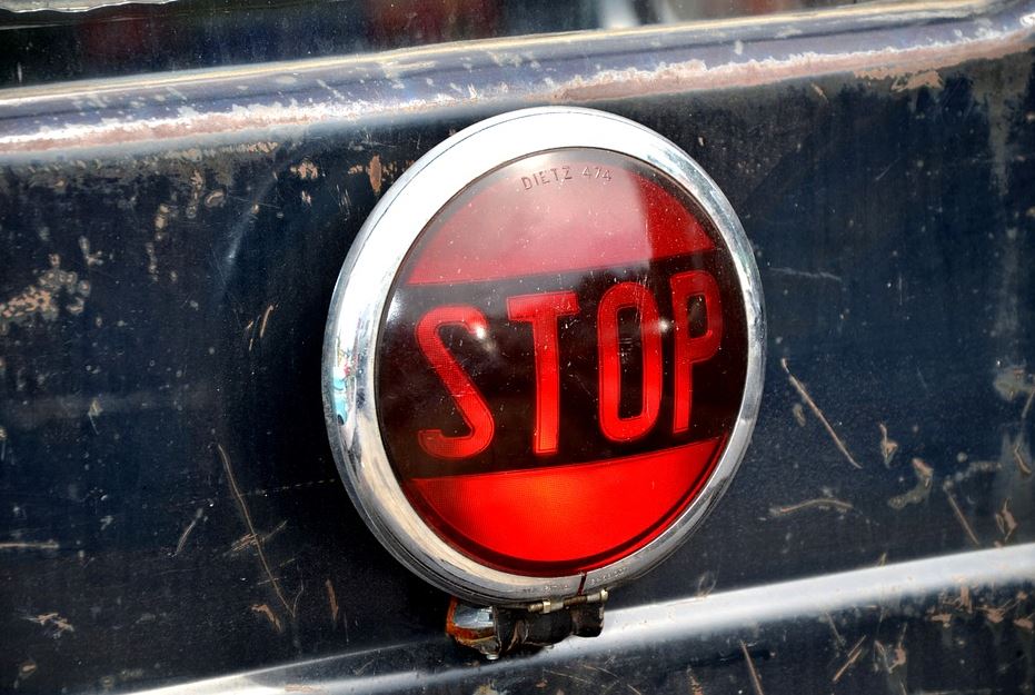 stop-feu-rouge-1