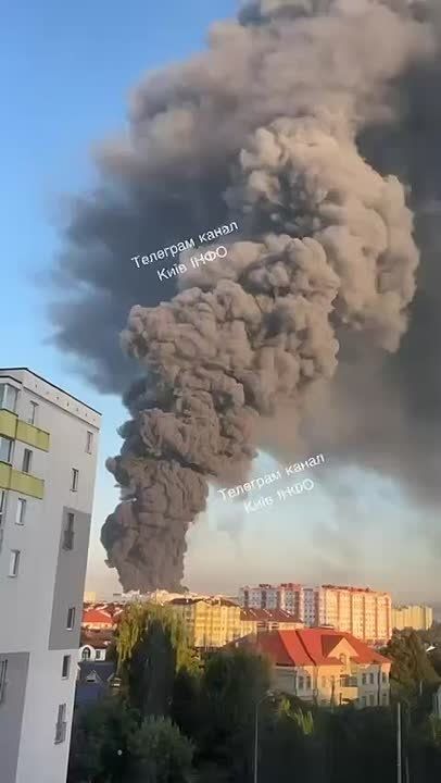 L'UKRAINE EN COLÈRE. Le site de l'attaque russe sur le dépôt de munitions ? l'Ouest de Kiev est juste apocalyptique : sous l'effet des explosions secondaires et de leurs incendies qui ont continué jusqu'en journée, le villa..