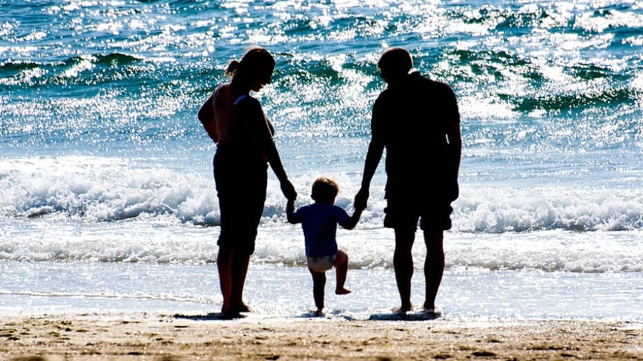 famille-vacances-mer-plage