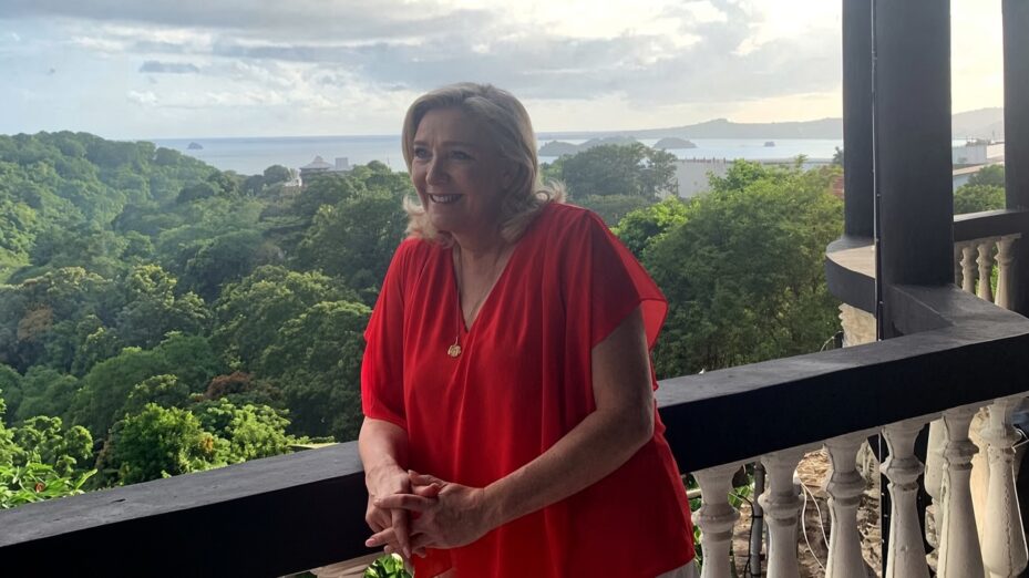 Marine Le Pen en visite à Mayotte, en 2022. D.R.