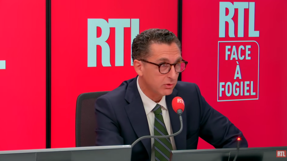 Maxime Saada, président du directoire du groupe Canal+, sur le plateau de RTL, émission "Face à Fogiel"
