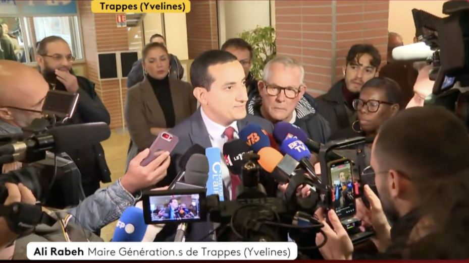 Copie écran X - Ali Rabeh s'exprime devant Elias d'Imzalem face à la presse