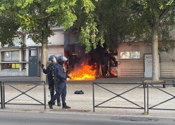 Incendie à l'entrée du lycée Henri-Moissan de Meaux