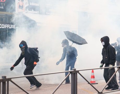 Union des droites, convergence des luttes : une symétrie des mirages politiques